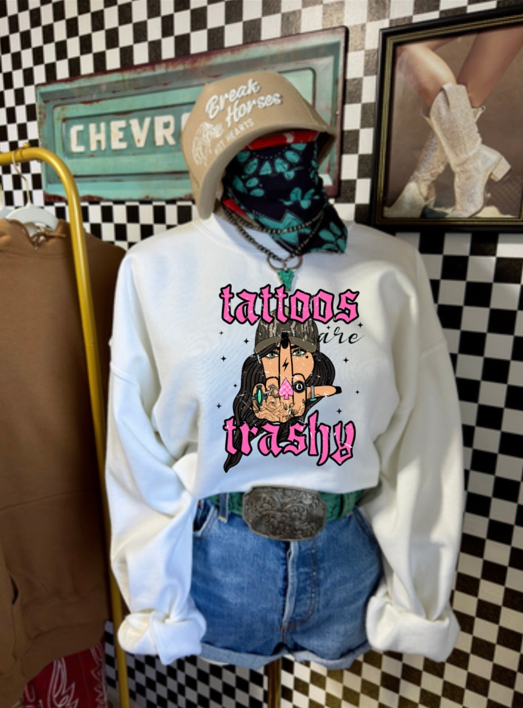 Tattoos are trashy Brunette edition 🖤